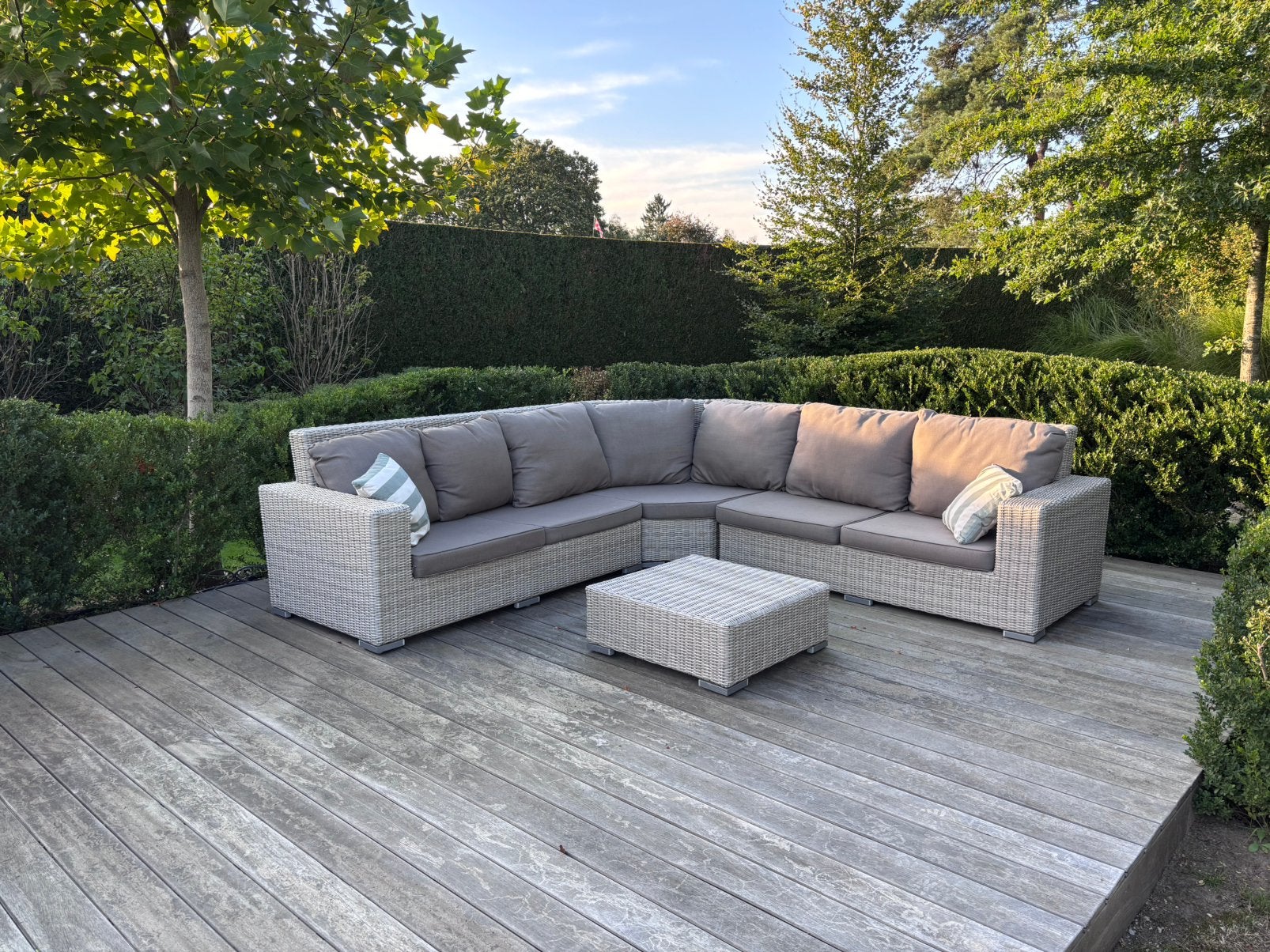 Mooi loungeset (bijhorend kussen op tafel is er ook nog bij), Tuin en Terras, Ophalen, Zo goed als nieuw, Loungeset