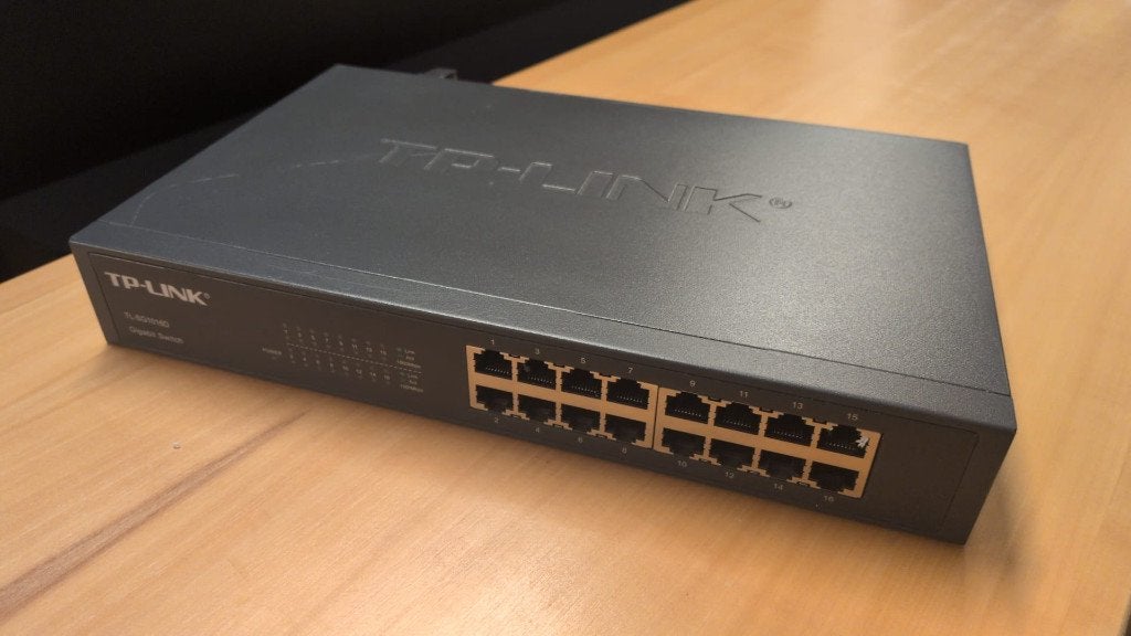 Commutateur Gigabit 16 ports TP-Link TL-SG1016D, Enlèvement ou Envoi, Utilisé