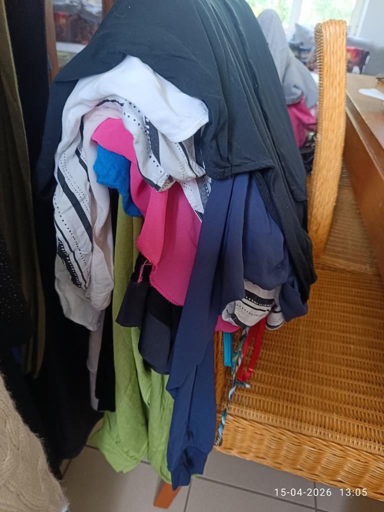 Gans stoel vol mooie kleren ales mag weg, Kleding | Dames, Ophalen