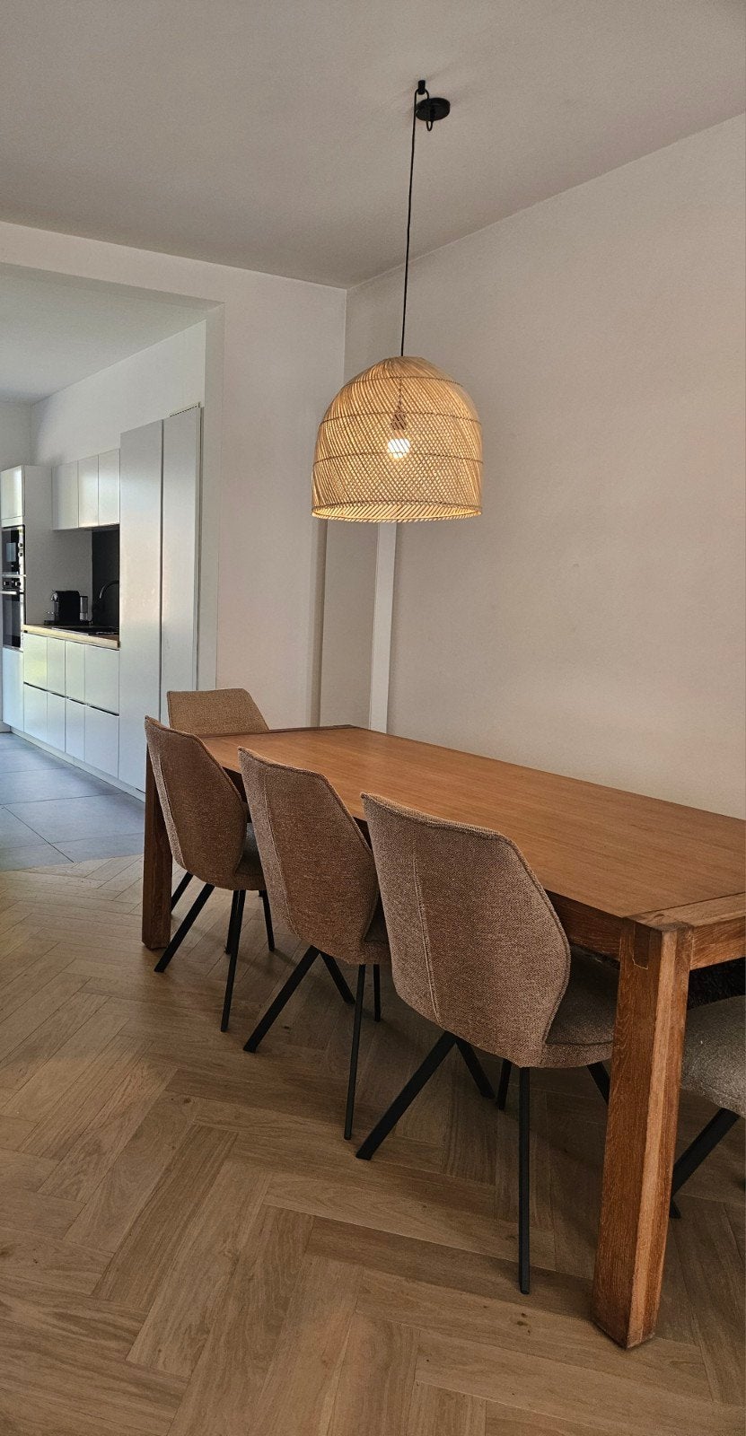 Eiken eettafel, Enlèvement