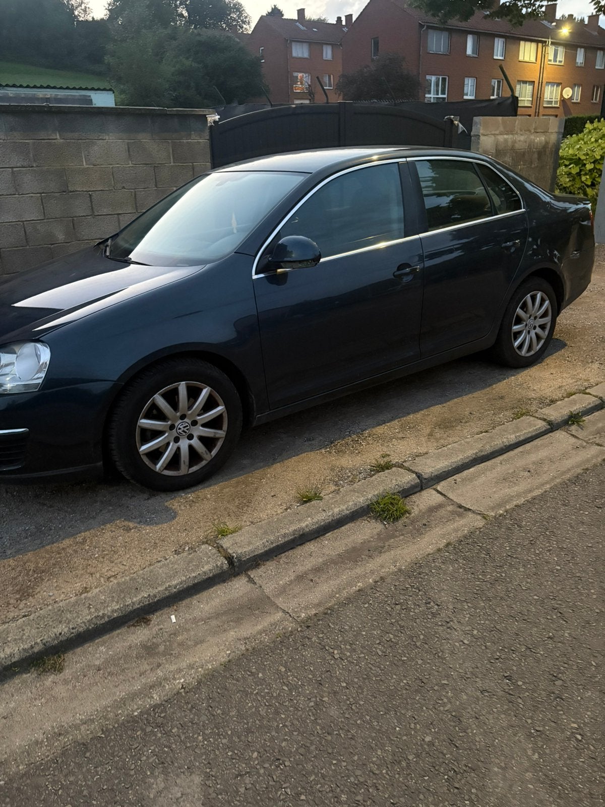 Vw jetta 1.9tdi diesel année 2009 avec 283.000km export, Auto's, Stof, Parkeersensor, 19 cilinders, Particulier