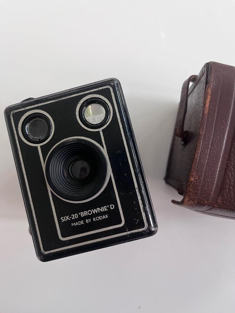 Oud fototoestel in lederen etui, Ophalen, 1940 tot 1960, Fototoestel