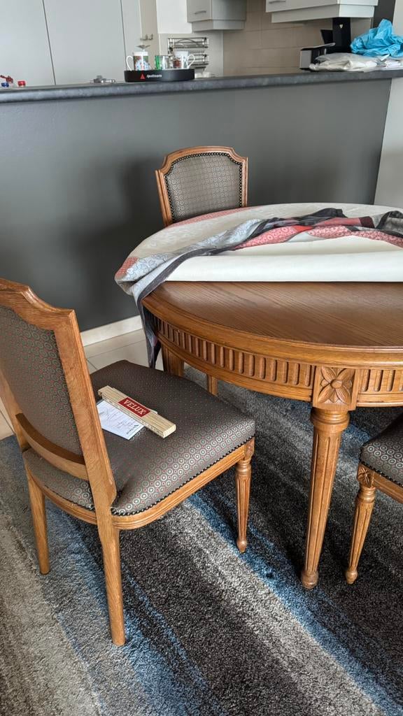 Tafel  diameter 1.10 m met 4 stoelen franse eik, Enlèvement