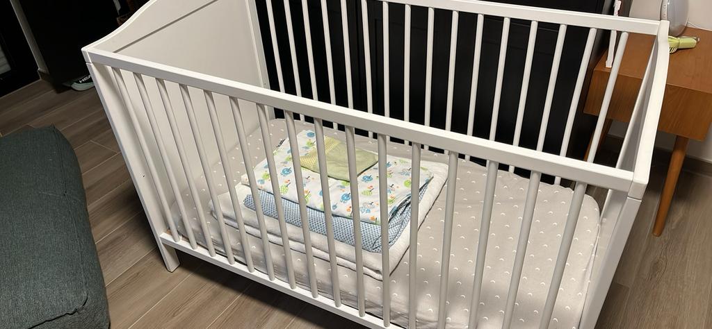 IKEA SMÅGÖRA babybedje + complete set – uitstekende staat, Ophalen, Zo goed als nieuw