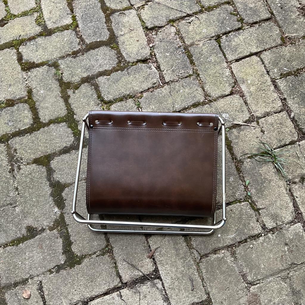 Porte journaux en cuir, Enlèvement, Utilisé