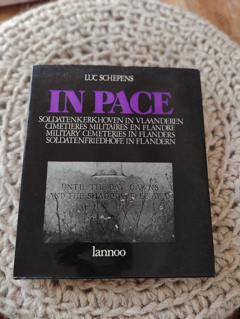 Luc Schepens - In pace Soldatenkerkhoven in Vlaanderen, Ophalen of Verzenden, Zo goed als nieuw