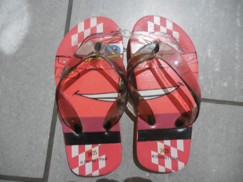 Rode teenslippers / slippers flip-flops cars maat 24 / 25, Enlèvement ou Envoi
