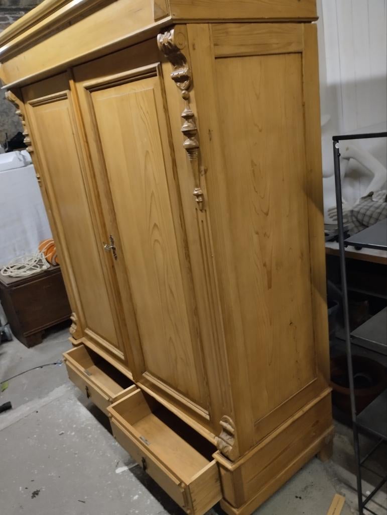 Armoire en pitchpin