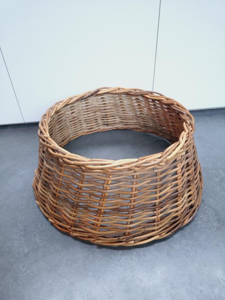 Rieten rok voor kerstboom, Ophalen