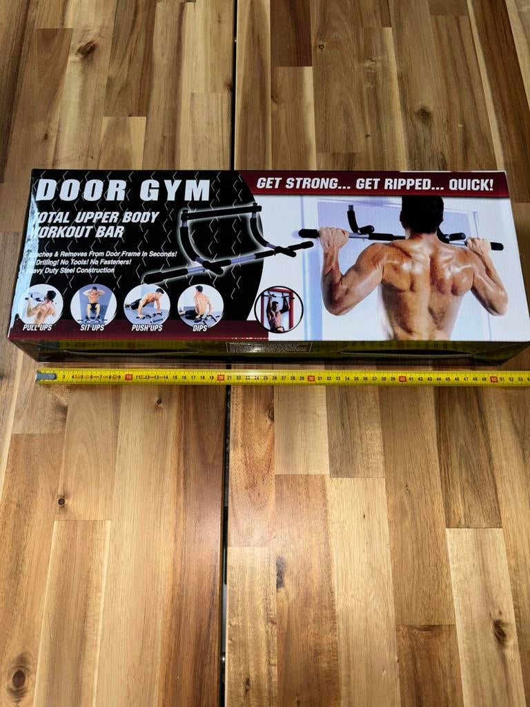 PULL UP BAR 1pcs NEW IN BOX!, Sports & Fitness, Neuf, Enlèvement ou Envoi, Autres types, Métal