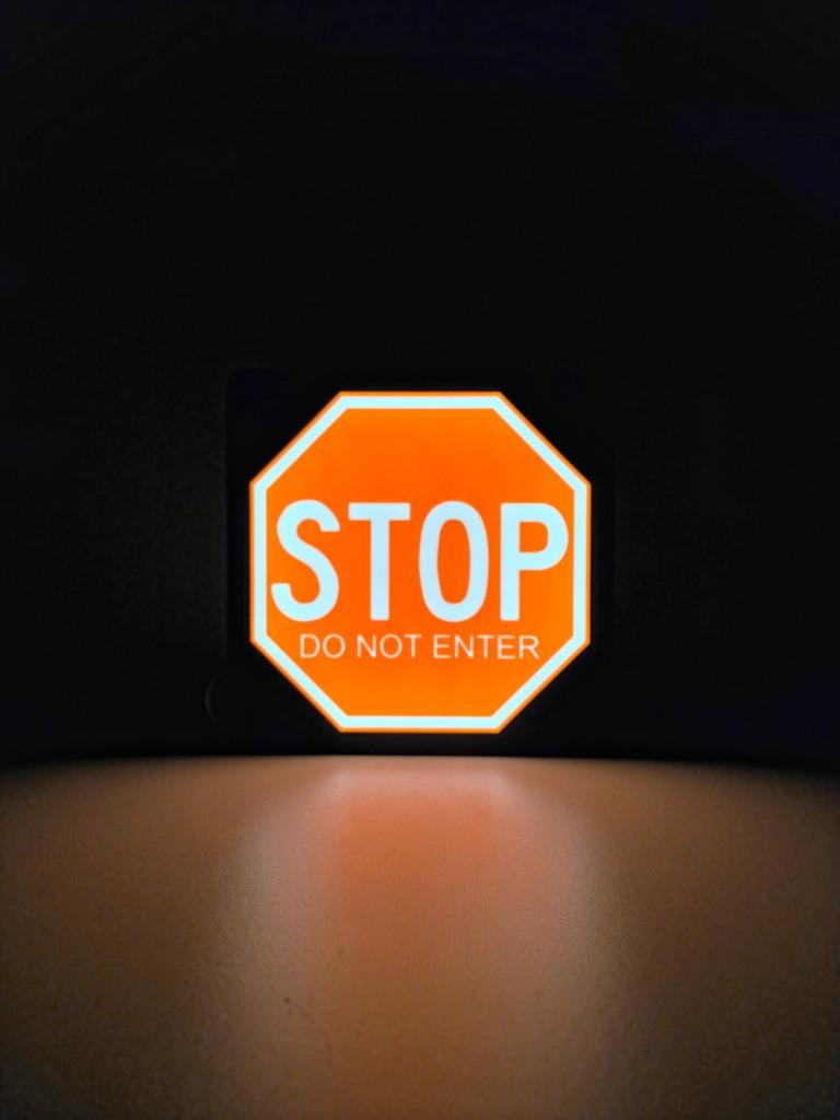 Lampe LED STOP 3D – Décor Mancave et Bureau, Maison & Meubles, Neuf, Autres culots, Enlèvement ou Envoi, Retro, Gamer