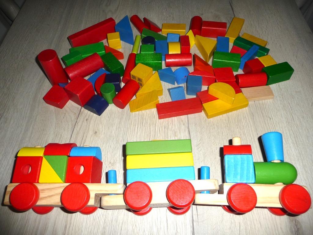Houten trein + 60 bouwblokjes, Ophalen of Verzenden, Zo goed als nieuw