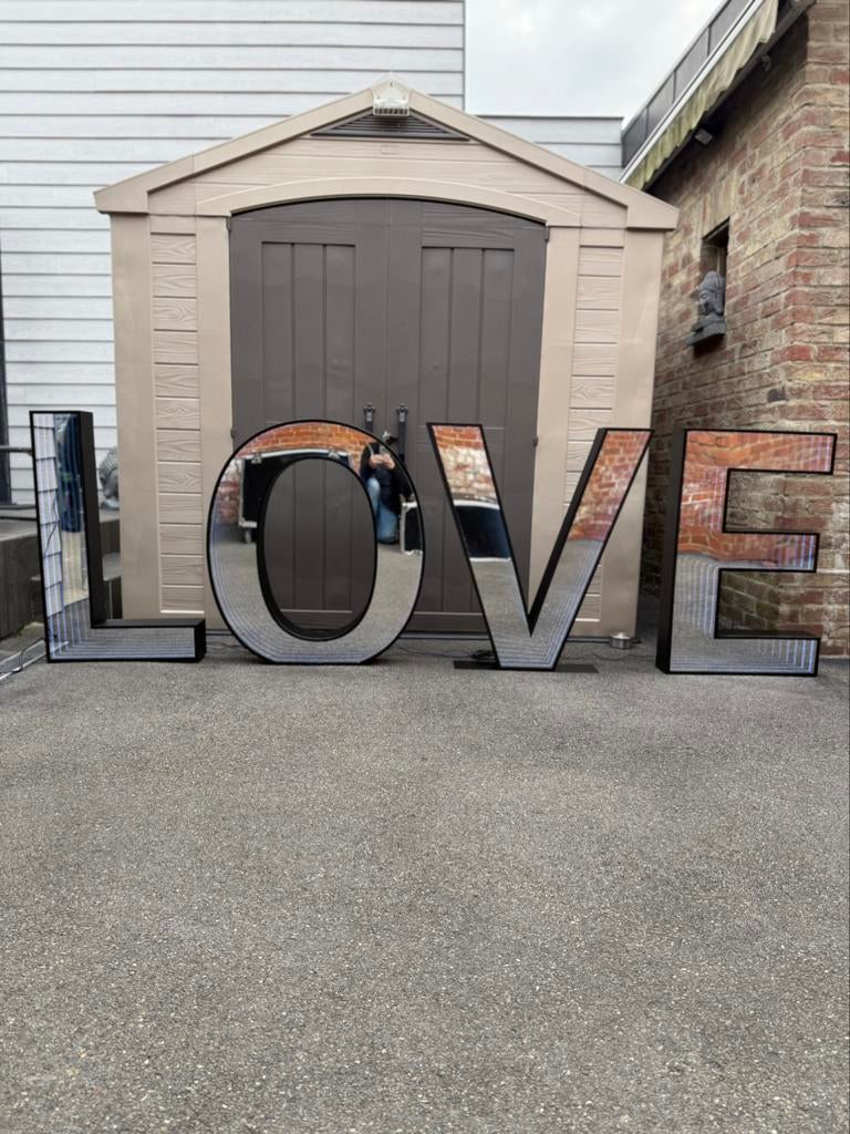 LETTRE LOVE NOIR MIROIRS LED EN LOCATION, Enlèvement, Comme neuf, Couleur
