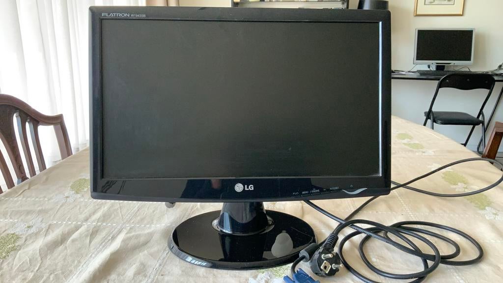 Écran LG Flatron W1943SB, Computers en Software, Monitoren, Ophalen, Zo goed als nieuw
