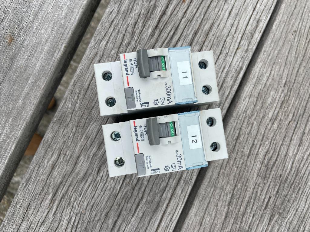 Differentieelschakelaars : merk Legrand, Doe-het-zelf en Bouw, Ophalen of Verzenden, Zo goed als nieuw, Overige typen