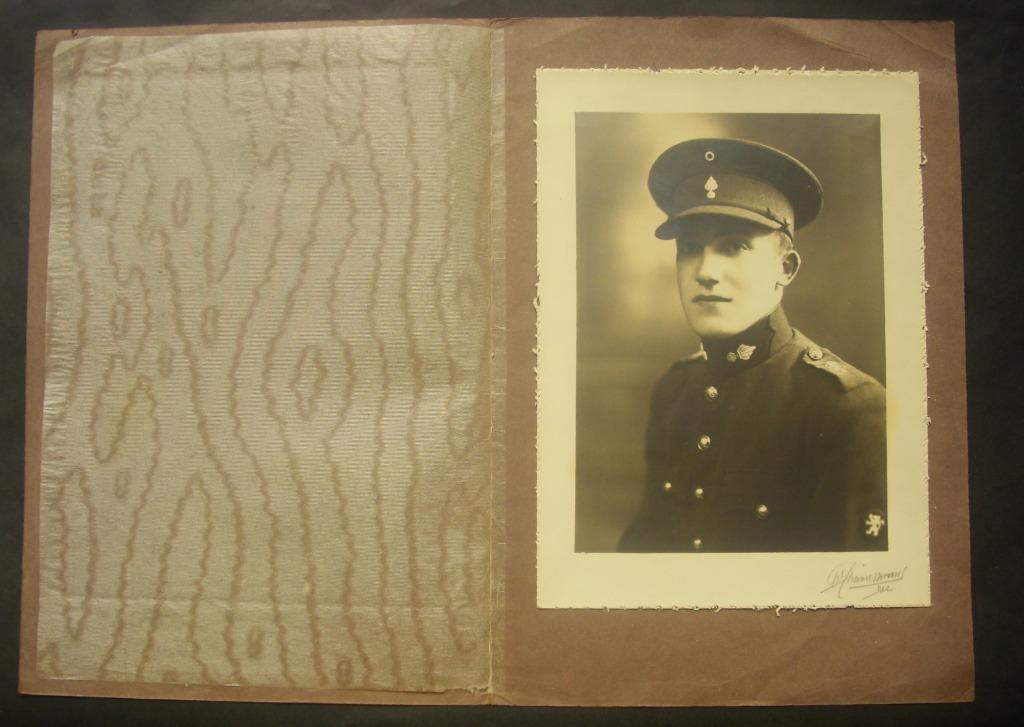 Grenadier belge en tenue porteur du brevet sous-lieutenance, Envoi, Armée de terre, Photo ou Poster