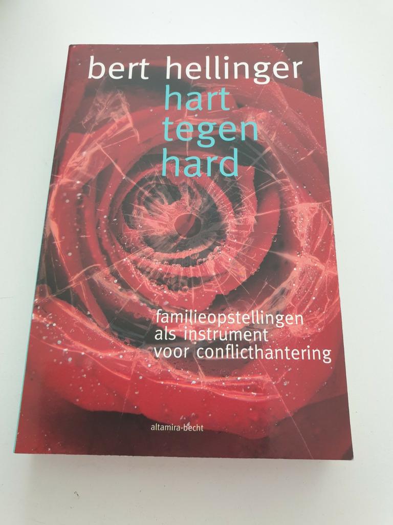 Bert Hellinger - Hart tegen hard.  FAMILIEOPSTELLINGEN ALS.., Boeken, Ophalen of Verzenden, Zo goed als nieuw, Bert Hellinger
