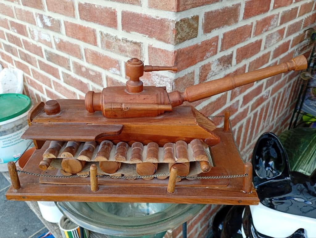 Houten handgemaakte legertank, Ophalen