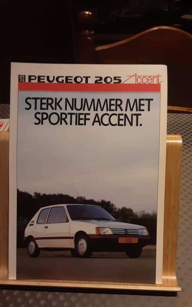 PEUGEOT 205 accent  brochure, Boeken, Auto's | Boeken, Ophalen of Verzenden, Zo goed als nieuw, Peugeot