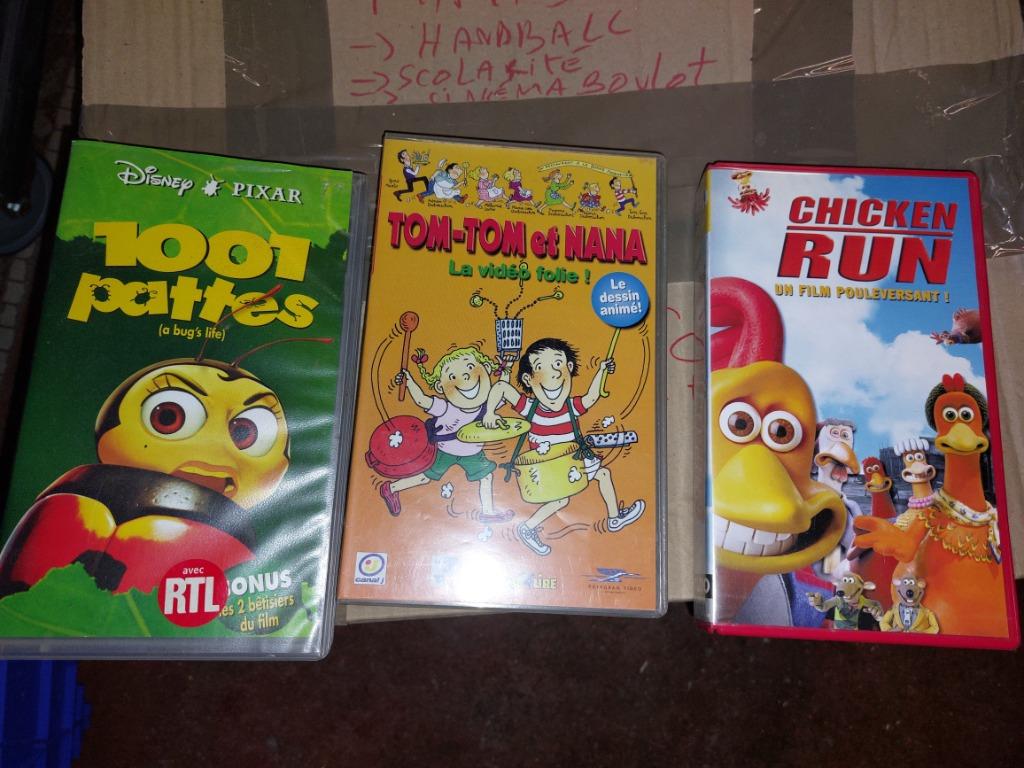 Lot 3 k7 : 1001 pattes , chicken run , tom-tom et nana, Gebruikt, Alle leeftijden, Ophalen of Verzenden, Komedie