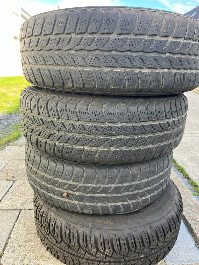 4 banden 195/65 R15 uniroyal, Auto-onderdelen, Banden en Velgen, Ophalen, Band(en)