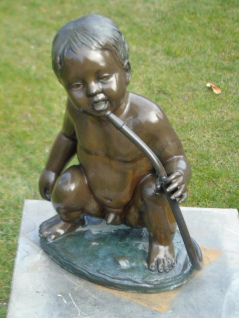 statue garçon bébé en bronze , jet d eau ..., Enlèvement, Neuf, Autres matériaux, Fontaine