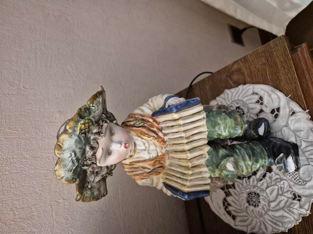 Antiek porseleinen mannetje, Ophalen