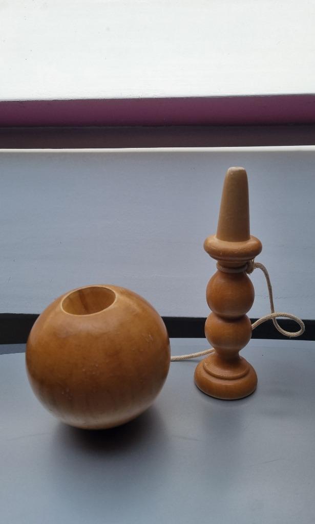 Bilboquet en bois, Enlèvement