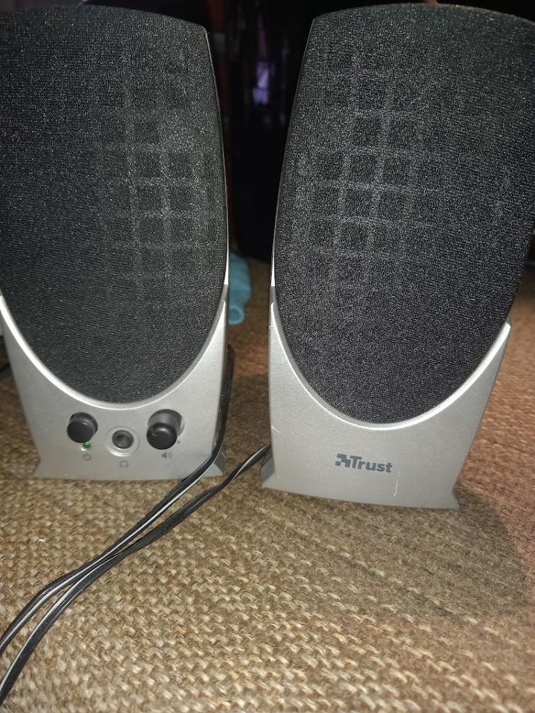2 speakers Trust, Ophalen of Verzenden, Zo goed als nieuw, TRUST