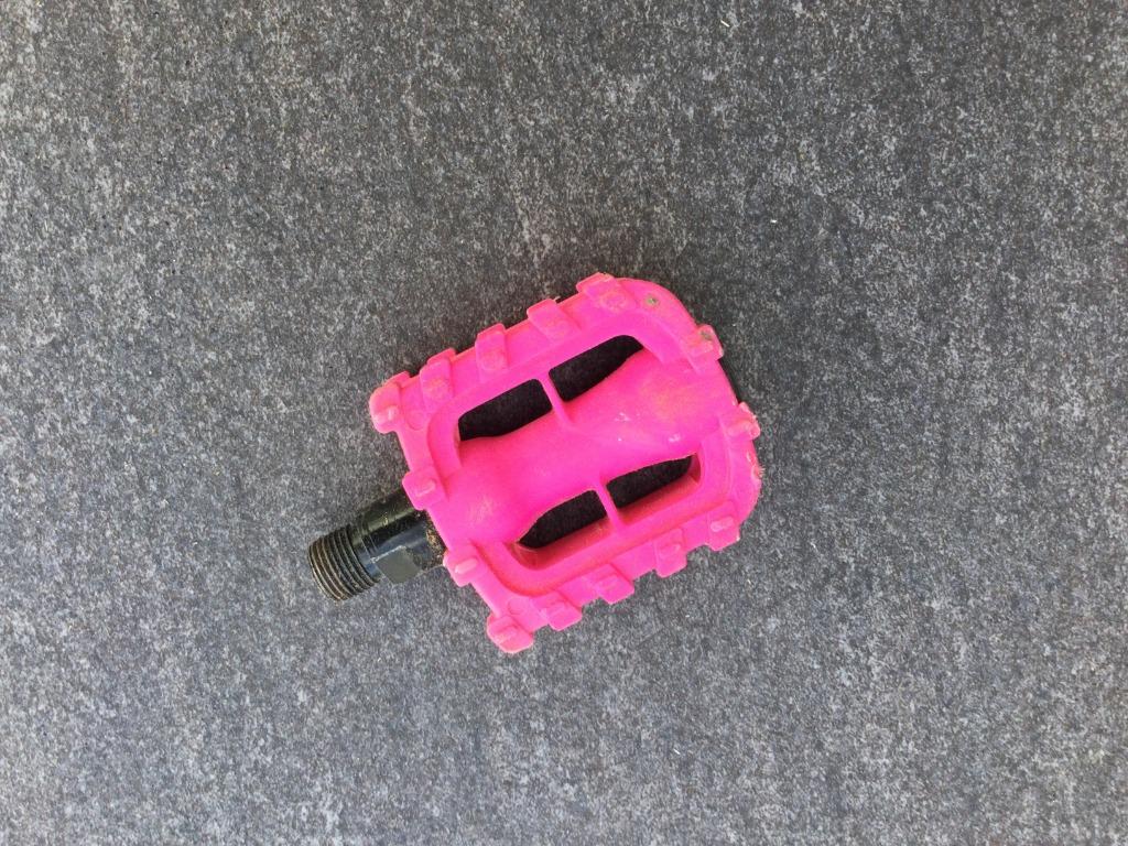 1 Roze pedaal kinderfietsje, Ophalen of Verzenden