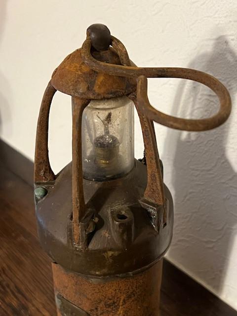 Lampe de mineur électrique ancienne, Enlèvement