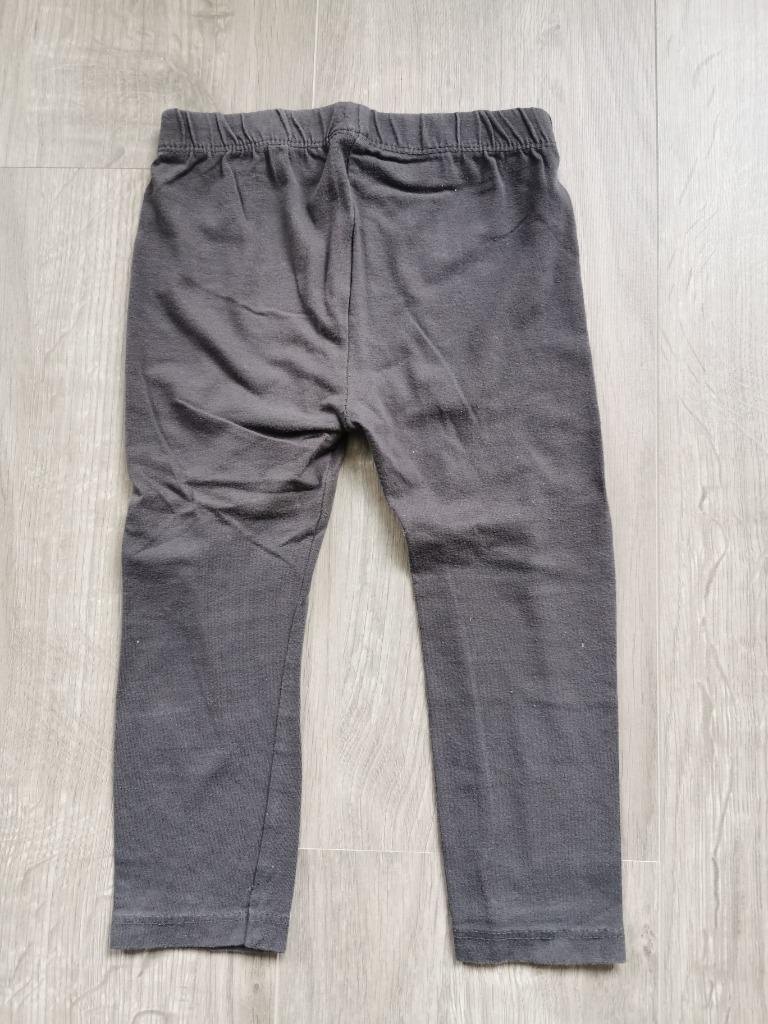 Grijze legging - maat 86, Kinderen en Baby's, Babykleding | Maat 86, Ophalen of Verzenden, Gebruikt, Jongetje of Meisje, Broekje