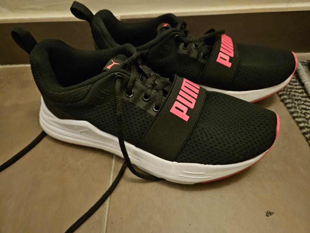 Sportschoen puma maat 36 37 nieuwstaat, Sport en Fitness, Ophalen of Verzenden, Zo goed als nieuw