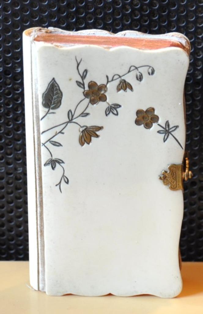 missel salve regina couverture plastique date de 1907, Collections, Religion, Utilisé, Christianisme | Catholique, Livre, Enlèvement ou Envoi