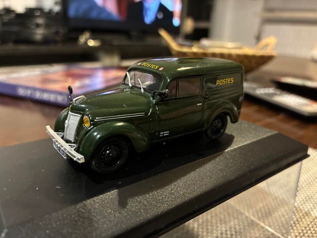 Renault juvaquatre 1946 la poste 1/43 norev, Enlèvement, Comme neuf, Voiture, Norev