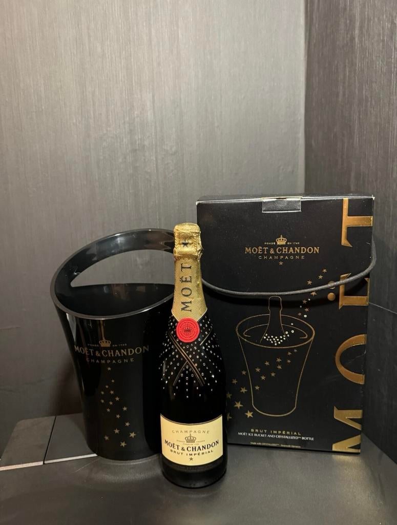 Moët & Chandon Swarovski fles – limited giftset, Enlèvement ou Envoi, Pleine, Comme neuf, Champagne