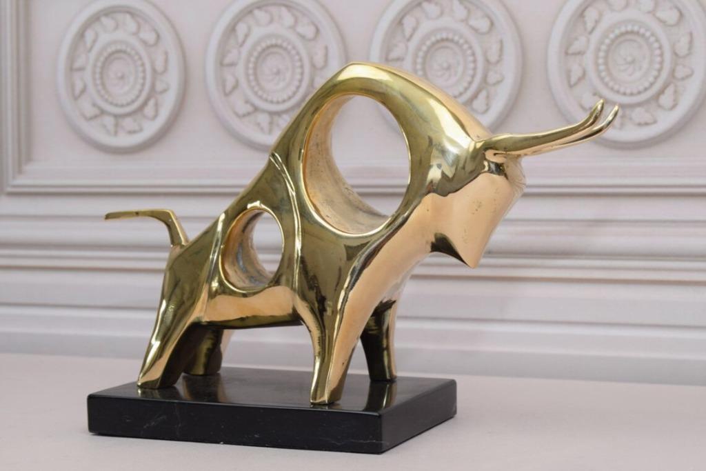 Bronzen Beeld van een aanvallende Stier GRATIS LEVERING, Verzenden, Brons
