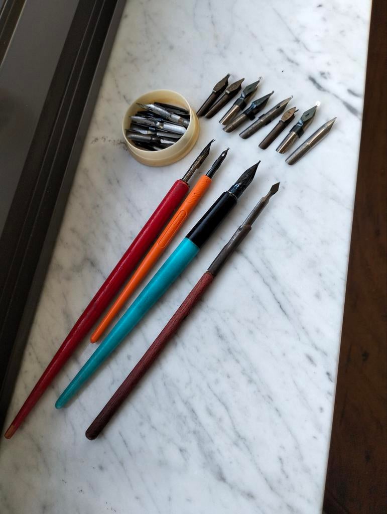 4 Kroontjes pennen, met 25 pinnekes, Ophalen of Verzenden
