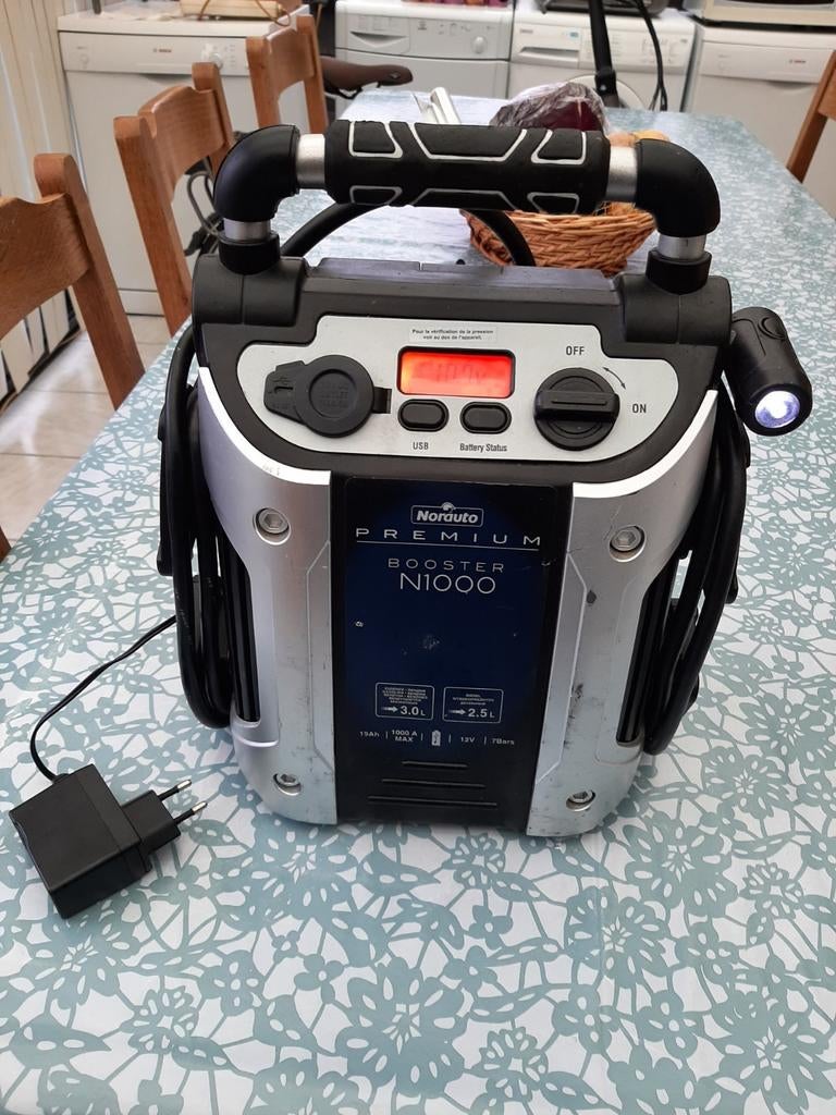 Bien lire l annonce. Booster de démarrage batterie., Enlèvement, Comme neuf