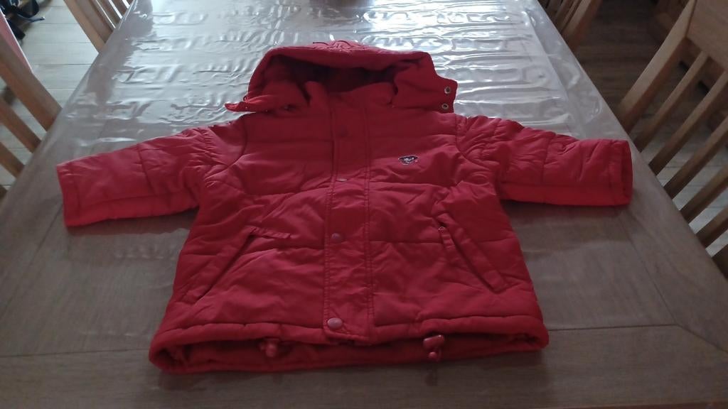 Veste d'hiver rouge, Marca, Enlèvement, Utilisé, Fille