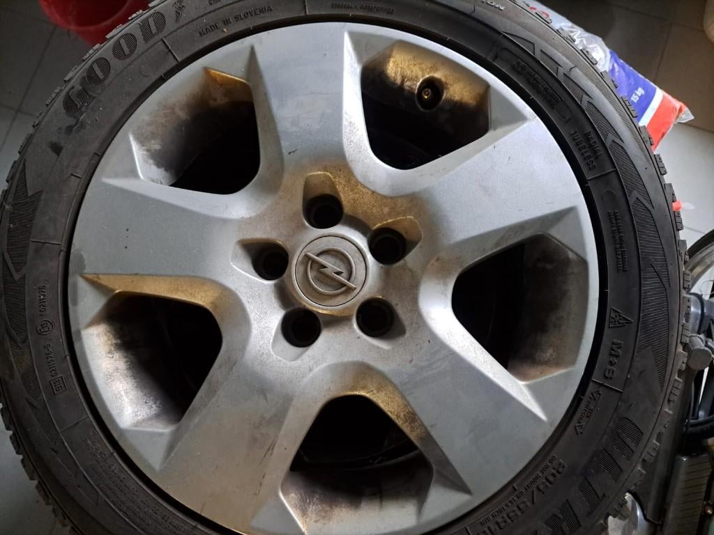 Te koop: 4 complete winterwielen (zeer goede staat), Auto-onderdelen, Banden en Velgen, Band(en), Winterbanden, 16 inch, 205 mm