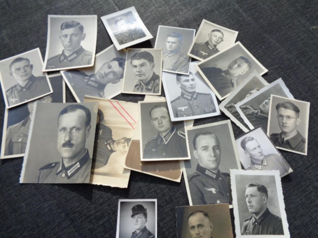 WO 2 pasfoto's van D soldaten voor Ausweisen, Ophalen of Verzenden, Landmacht, Foto of Poster