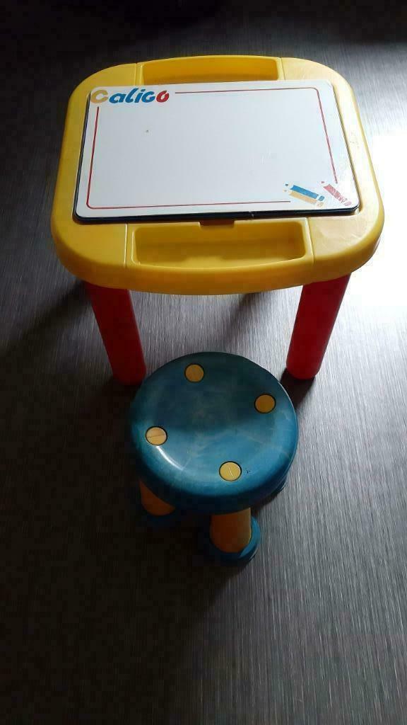 Caligo speeltafel met stoeltje, Kinderen en Baby's, Kinderkamer | Tafels en Stoelen, Ophalen, Gebruikt, Tafel(s) en Stoel(en)