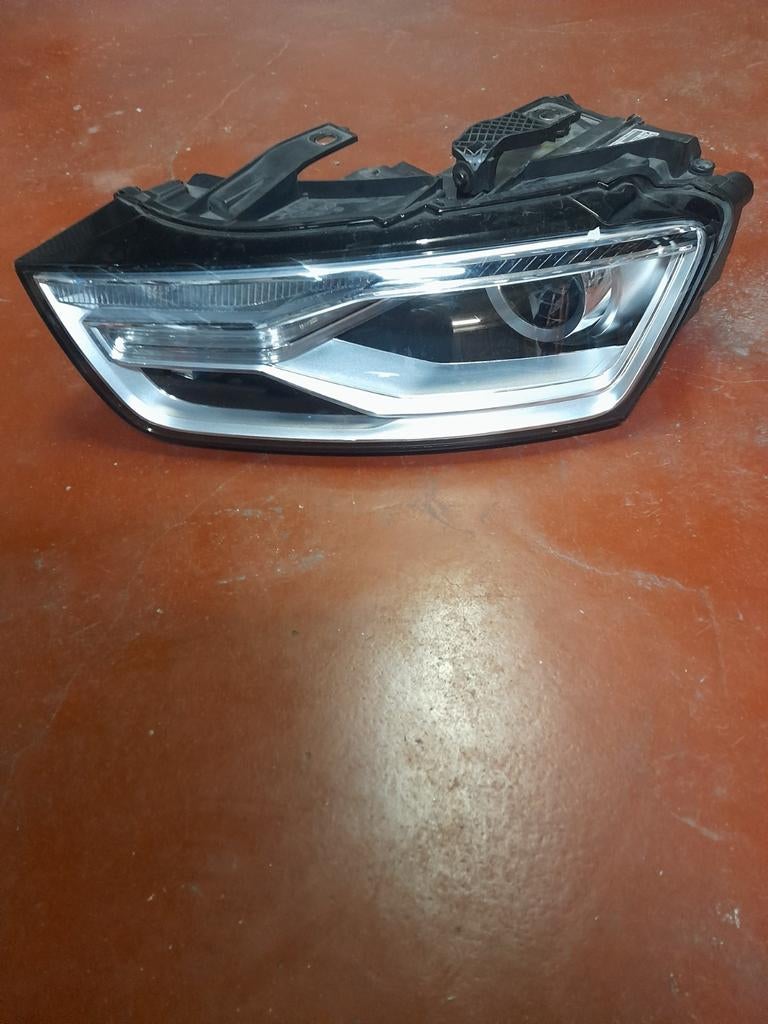 Phare xenon Audi Q3 Cote G, Autos : Pièces & Accessoires, Éclairage, Enlèvement ou Envoi