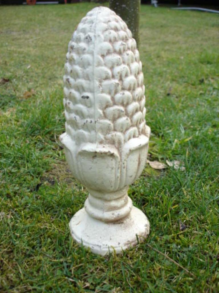 gietijzeren dennenappel of eikelstandbeeld roestig wit pat, Tuin en Terras, Tuinwanddecoratie, Nieuw, Ophalen of Verzenden