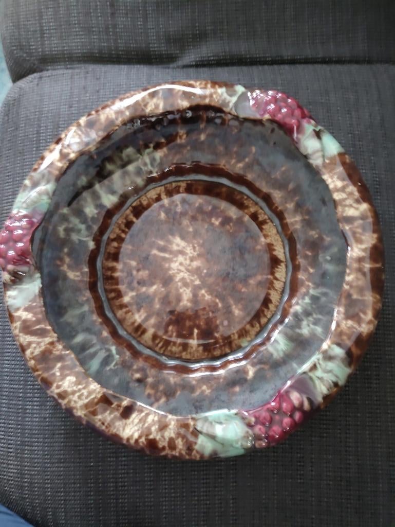 kleurrijke  Franse barbotine/majolica fruitschaal, Ophalen