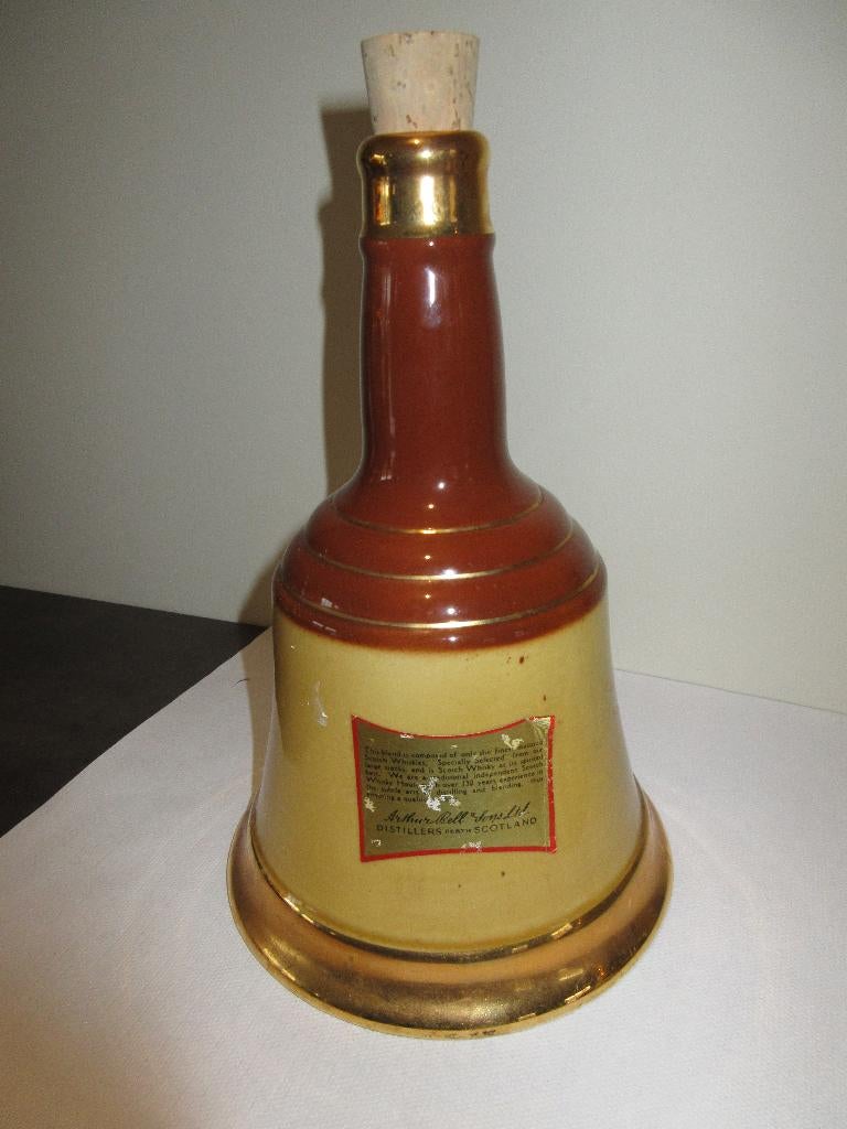 Bouteille vide en céramique BELL'S Old Scotch Whisky, Collections, Enlèvement