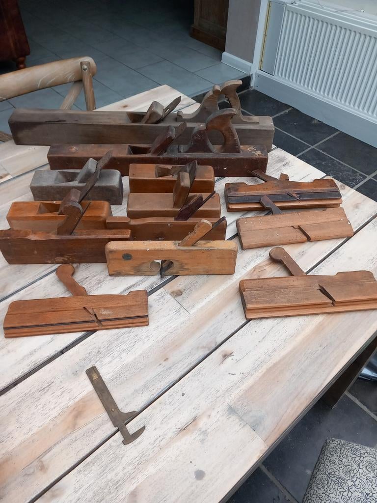 Oude houten schaafmachine, Ophalen