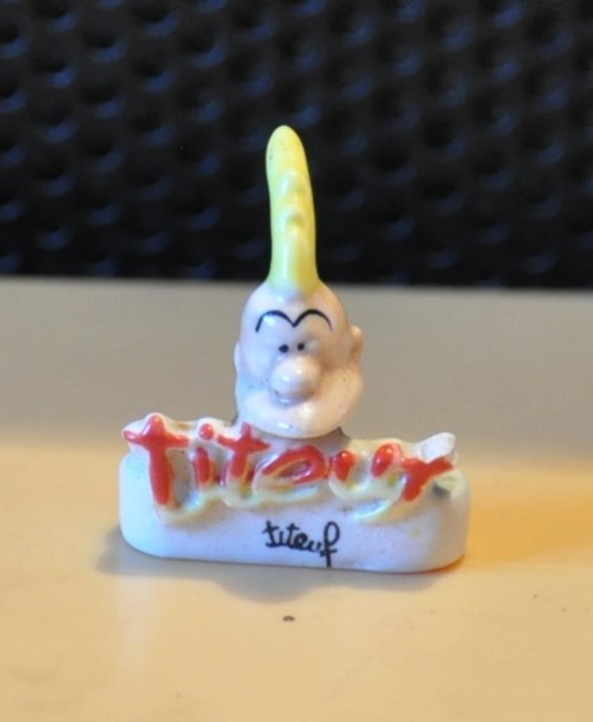 feve en porcelaine  titeuf par zep 2004, Ophalen of Verzenden, Zo goed als nieuw, Overige typen
