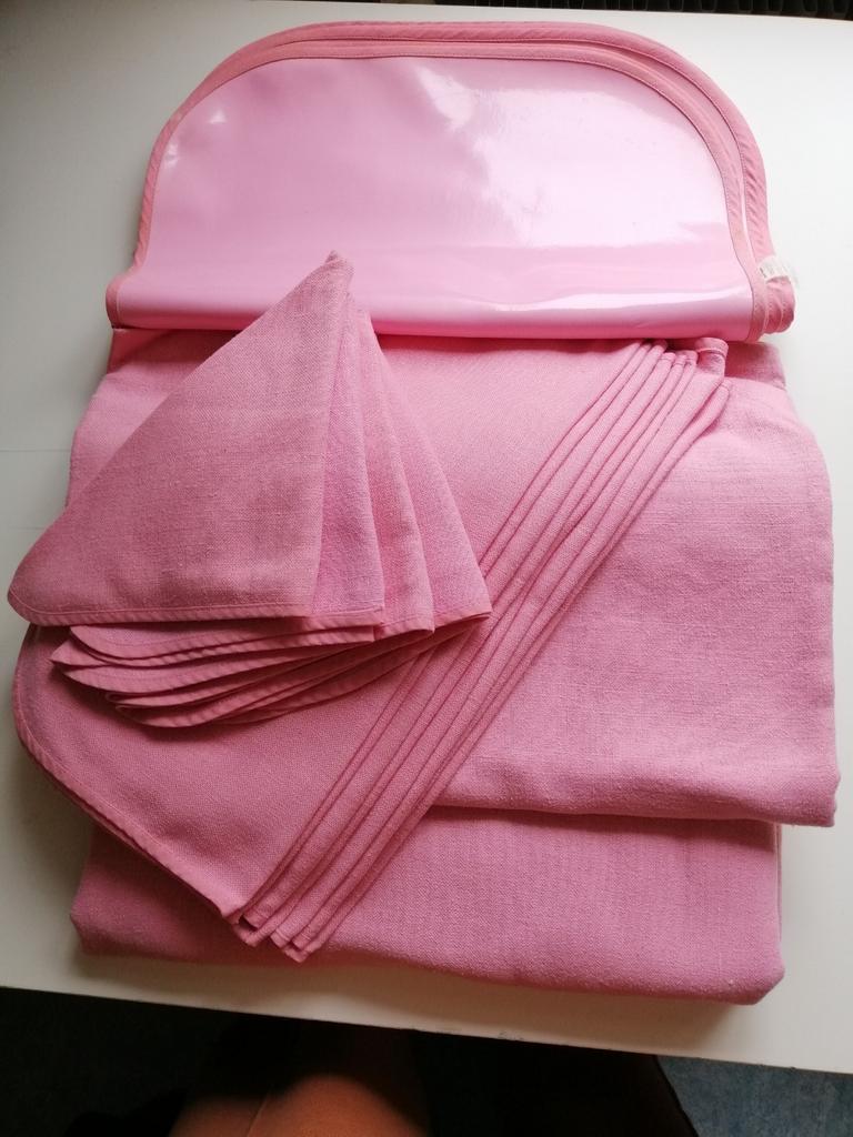 Ensemble rose 2 nappes, 12 serviettes + 6 sets, Enlèvement ou Envoi, Rose